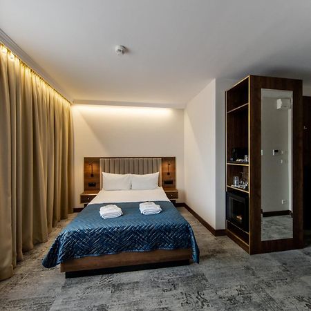 Sleep&Fly Okecie Warsaw Airport Bed and Breakfast Buitenkant foto