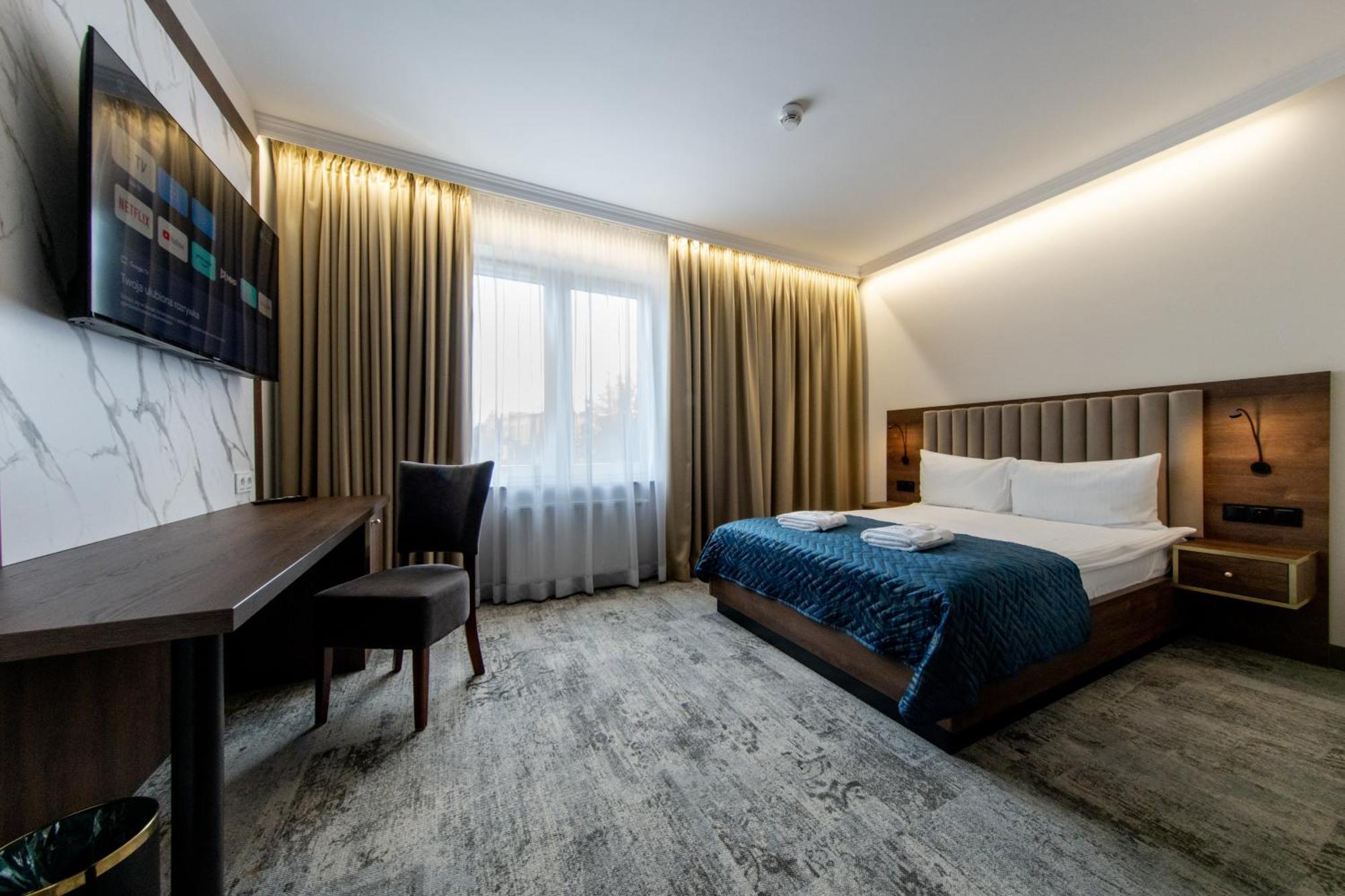 Sleep&Fly Okecie Warsaw Airport Bed and Breakfast Buitenkant foto