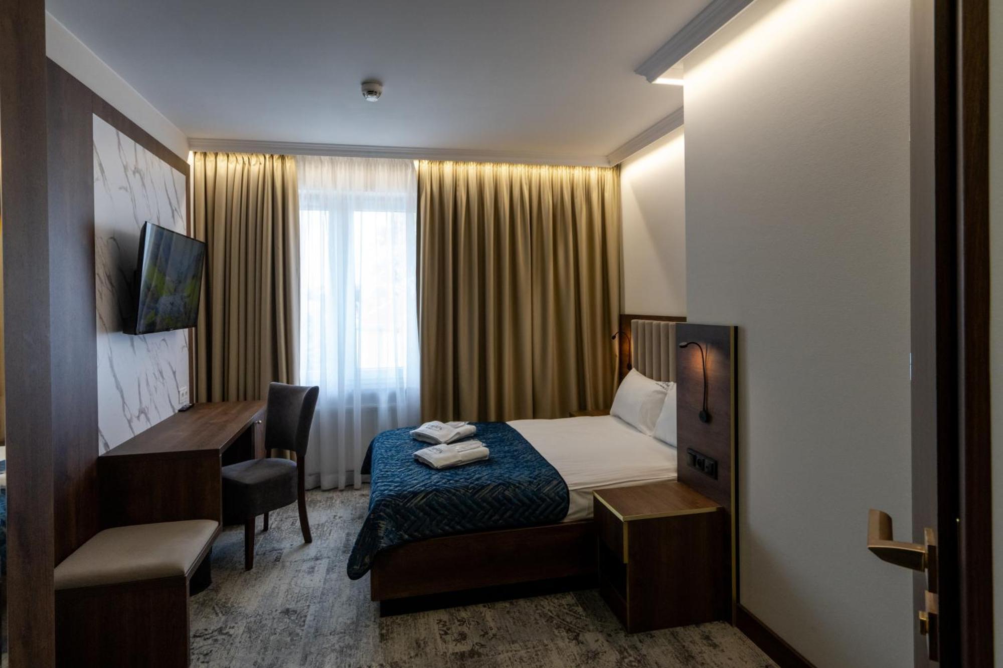 Sleep&Fly Okecie Warsaw Airport Bed and Breakfast Buitenkant foto