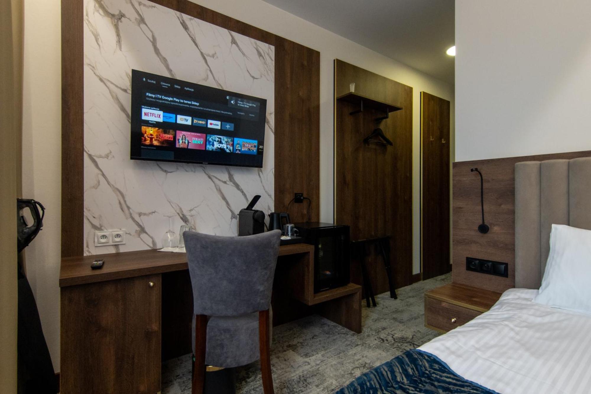 Sleep&Fly Okecie Warsaw Airport Bed and Breakfast Buitenkant foto